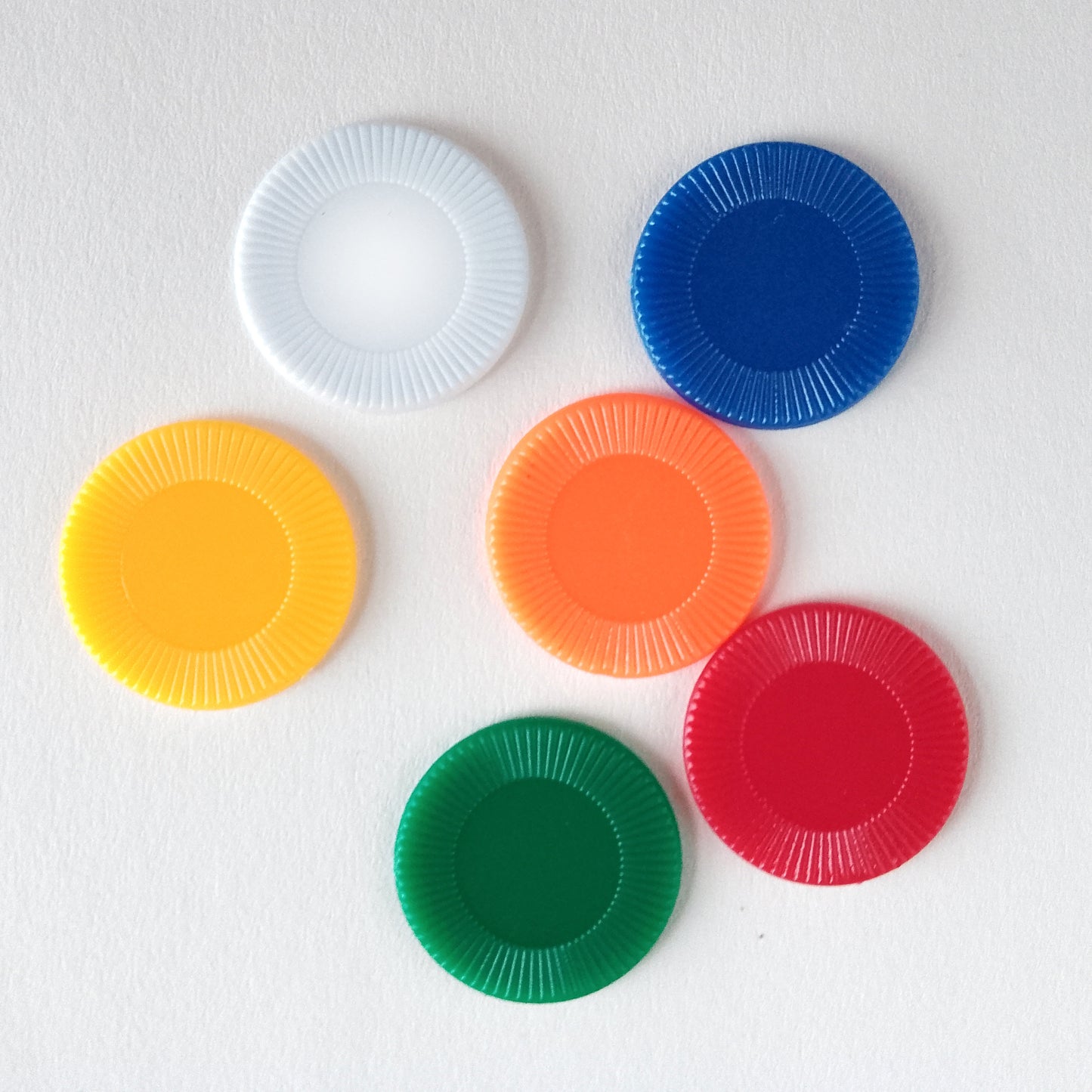 Set of 6 plastic round counters